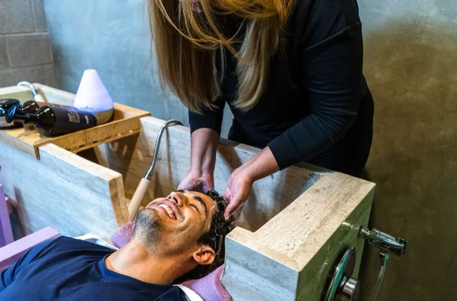At the basin — salons